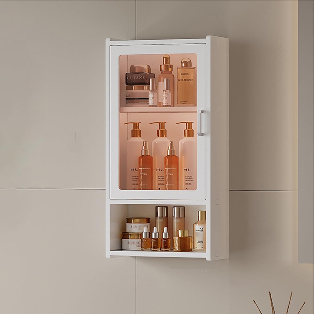 Meuble de rangement mural pour optimiser l'espace au-dessus des toilettes