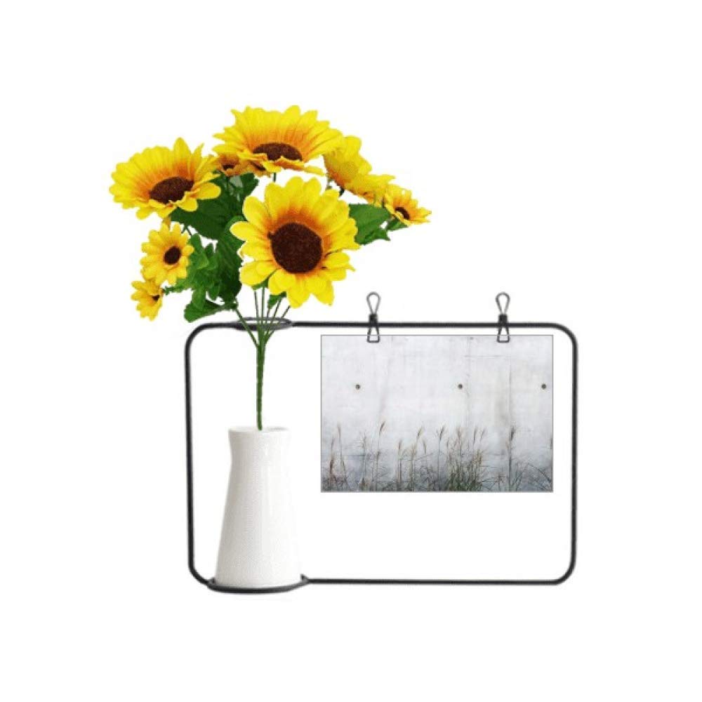 Tournesol artificiel sur plaque métallique noire et blanche pour salon chaleureux