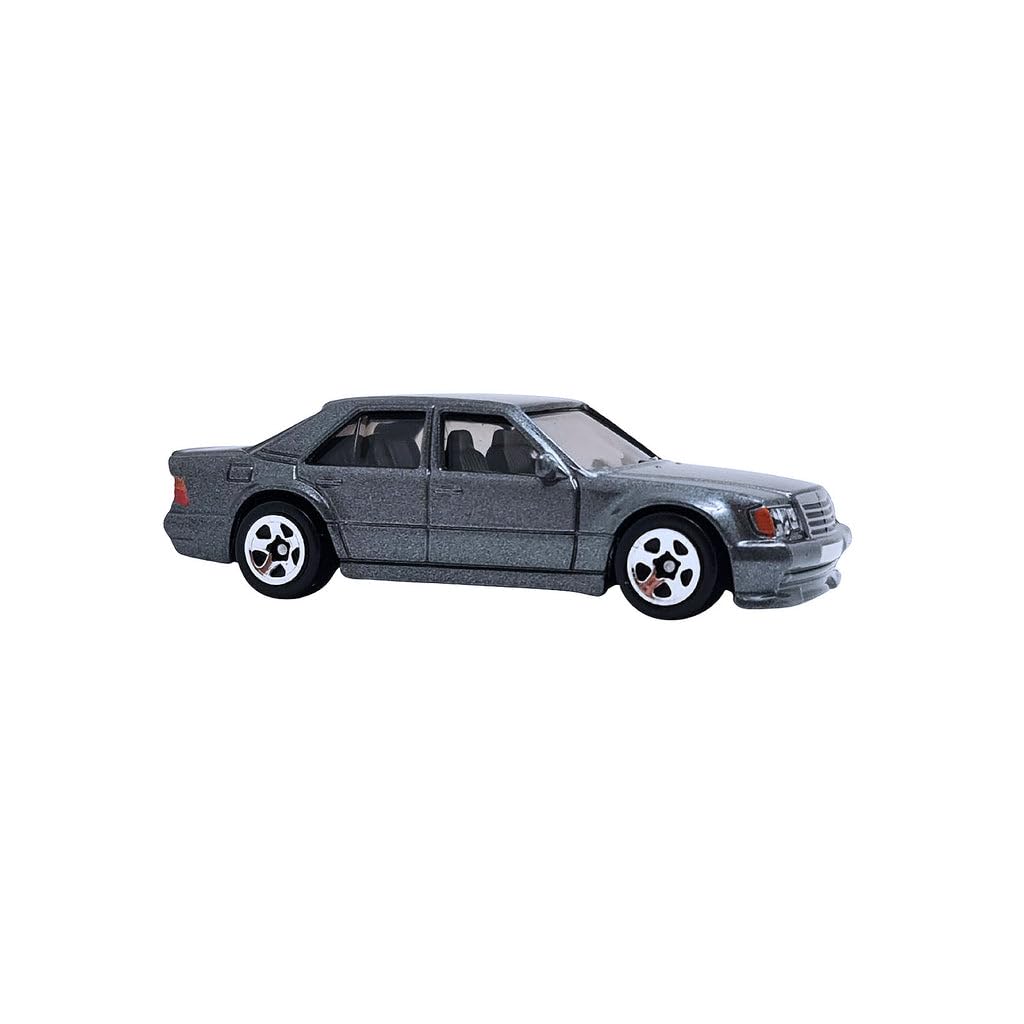 Hot Wheels Mercedes-Benz 500 E - 70's vs 90's 3/10 - JBB60