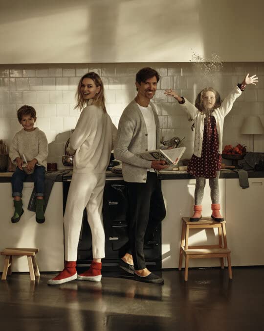 FALKE Unisex Kids Cosyshoe Slipper Socks, Merino Wool, Grips, 1 Pair3