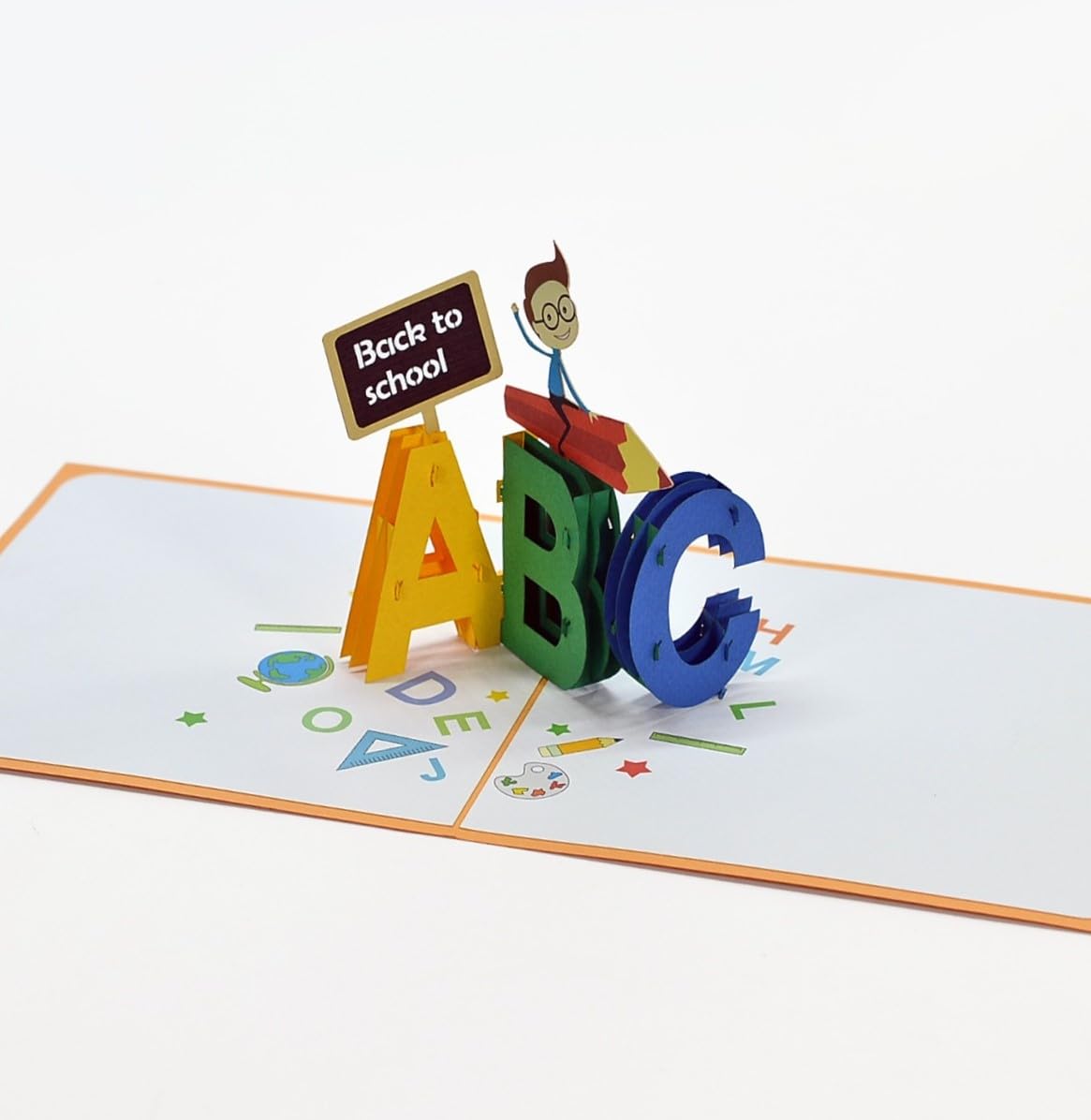 iGifts And Cards Tarjeta de felicitación desplegable 3D de bienvenida de regreso a clases, regalo de inicio de año escolar de 6 x 6 pulgadas con sobre, ideal para el primer día de escuela, alegría