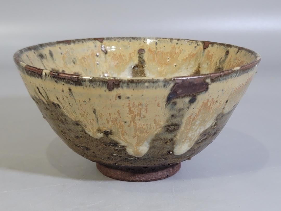 Tea utensils: Small rice pot, matcha bowl. *Wooden box is not included for international shipment