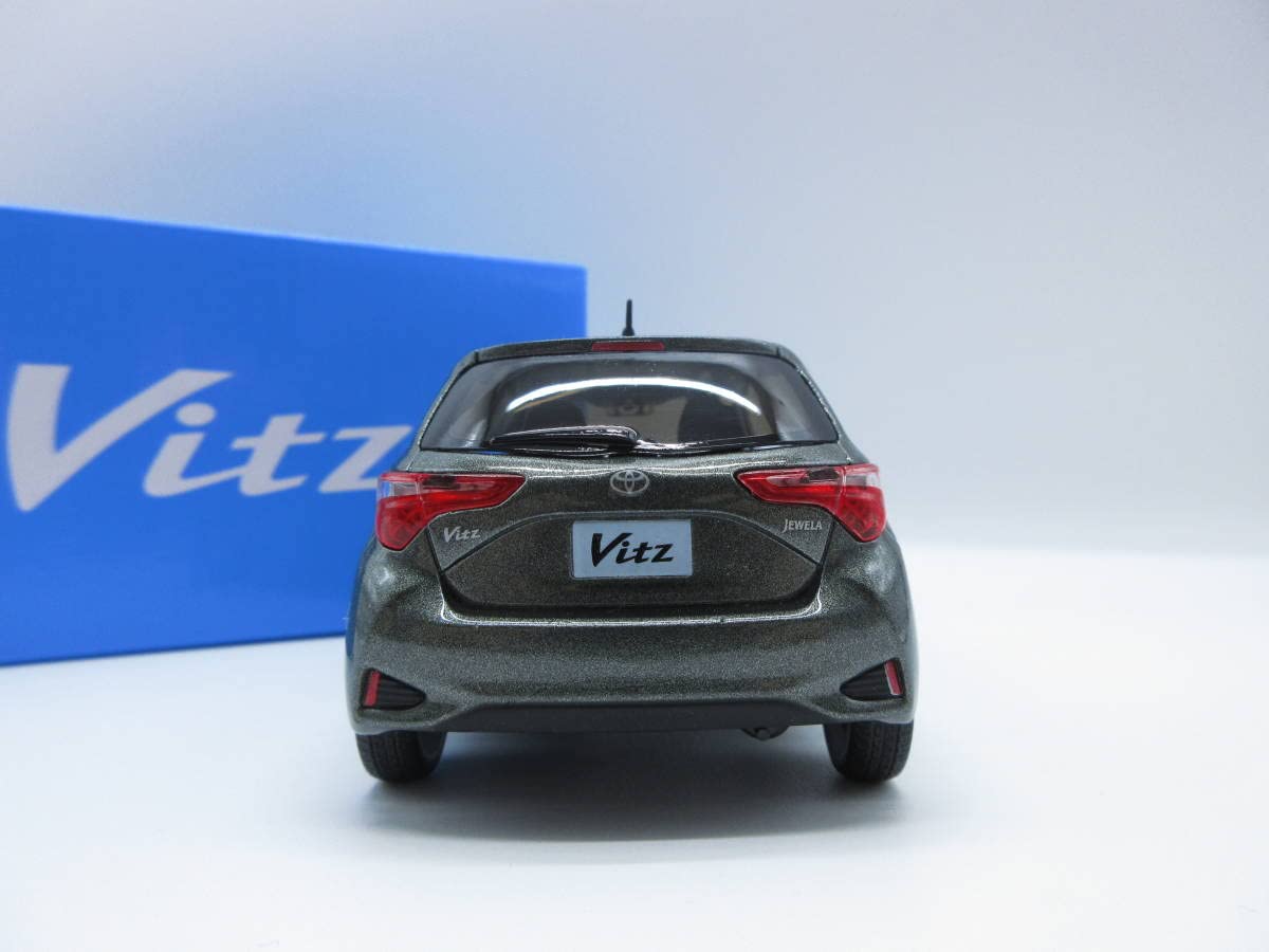 Amazon.co.jp: 1/30 ミニカー ヴィッツジュエラ Vitz 後期 非売品