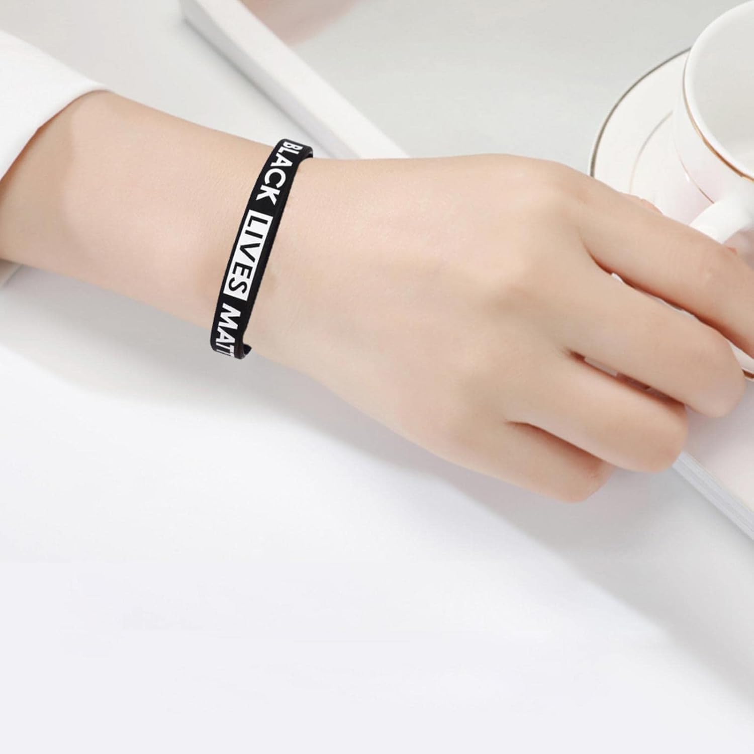 ブラック ライヴズ マターブレスレット 男性のための古典的なユニセックススタイルのやる気を起こさせるシリコーンブレスレット やる気を起こさせるシリコンブレスレット Zzxia ブラック ライヴズ マターブレスレット 男性のための古典的なユニセックススタイルのやる気を起こさせるシリコーンブレスレット やる気を起こさせるシリコンブレスレット Zzxia