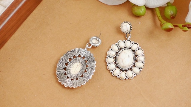 Amazon.com: Landical 4 Pcs White Turquoise Concho Chain Belt  display picture 1