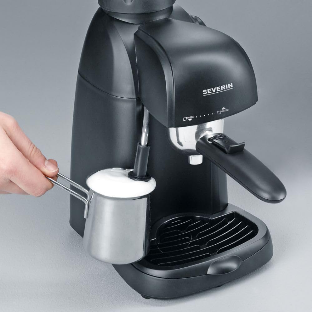 SEVERIN - Cafetera espresso a presión con espumador de leche, Máquina de café,Hasta 4 tazas de café de barista, Negro, KA 5978
