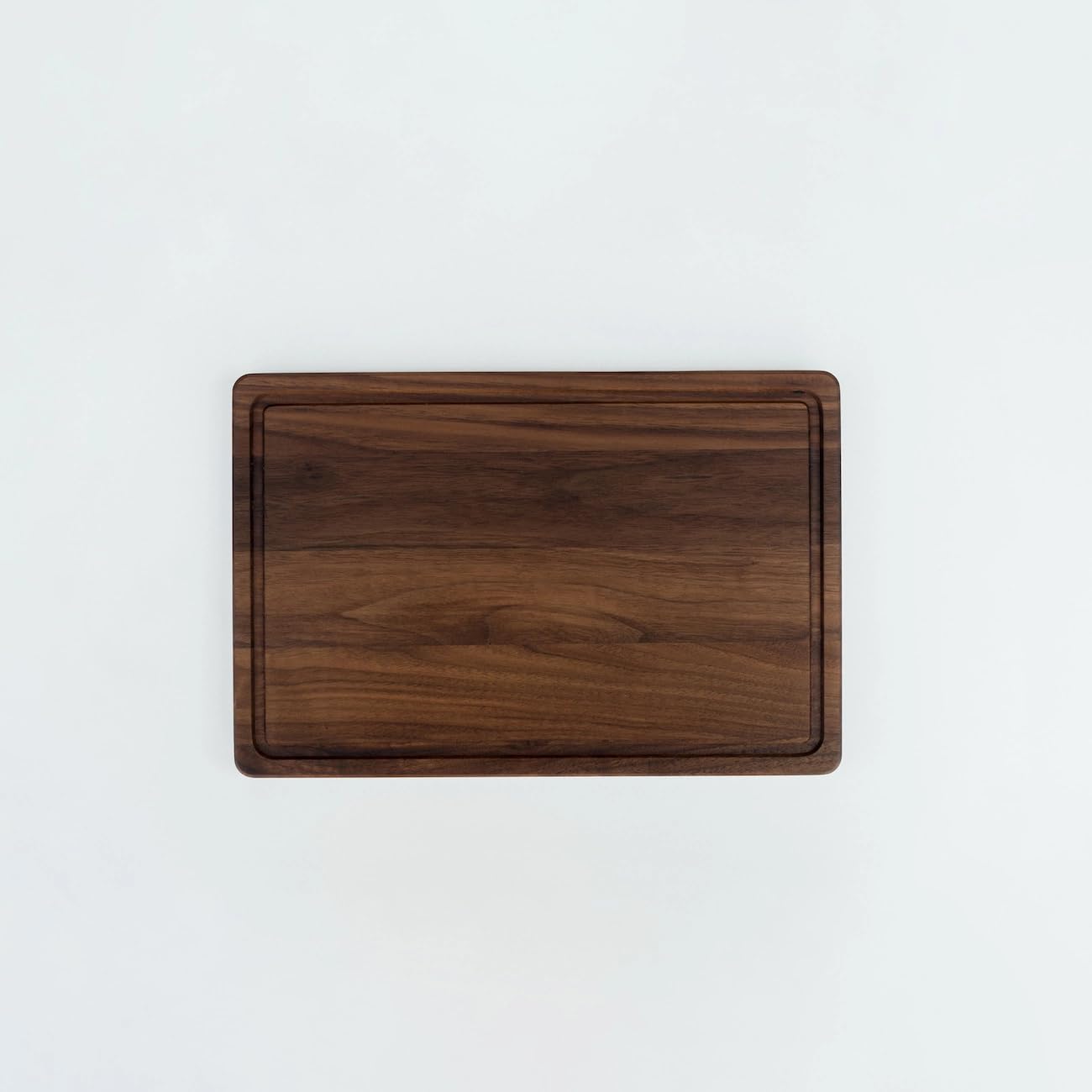 Tagliere in noce americano con gola — Finitura cera dura | 31×20cm | Regalo cucina premium | Le Beau Marius