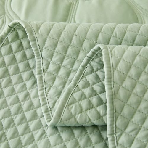 Image of EVENHUG Oversized King Quilt California King Size Lightweight Bedding Set Reversible Bedspread Coverlets for All Seasons 3 Piece (Sage Green 120 inchx128 inch)