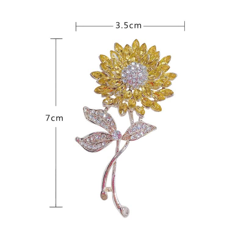 Broche tournesol strass et perles, la solution parfaite pour styliser un blazer trop simple - 6