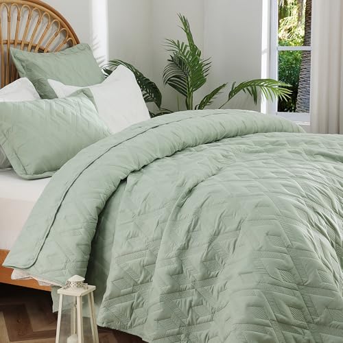 Image of EVENHUG Quilt Set King Size Soft Lightweight Bedspreads with 2 Pillow Shams Reversible Bedding Coverlets for All Seasons 3 Piece (106 inchx96 inch)