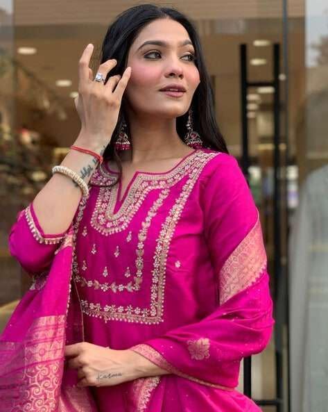 Image of Women's Viscose Silk Heavy Embroidered Straight Kurta With Trouser & Banarasi Jacquard Dupatta Set