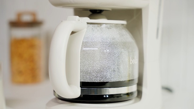 Amazon.com: BELLA 12 Cup Programmable Coffee Maker, Reusable Dishwasher  Safe Accessories, Easy LCD display, Auto Shutoff, 900 watt, Oatmilk: Home &  Kitchen
