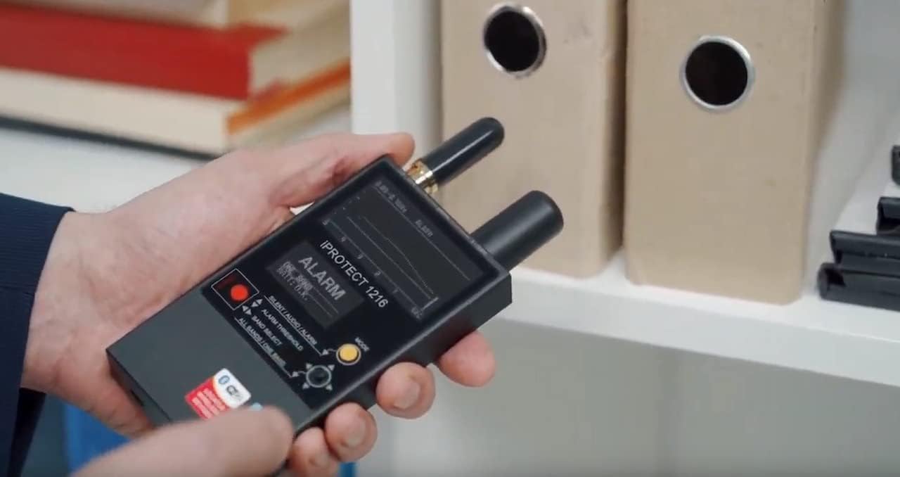 SPY ASSOCIATES - Personal Hidden Devices Detector Perfect to Detect Hidden GPS Tracker, Computer Transmitter, and Audio Bug - Portable and Reliable