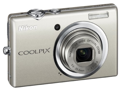 Nikon Coolpix S570 Appareil photo numérique compact 12,4 Mpix Ecran 2,7' Zoom optique 5x Argent
