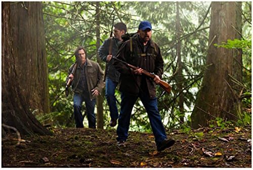 Supernatural (TV Series 2005 - ) 8 inch x10 inch Photo Jim Beaver Carrying Rifle Leading Jensen Ackles & Jared Padalecki Through Woods Pose 1 kn