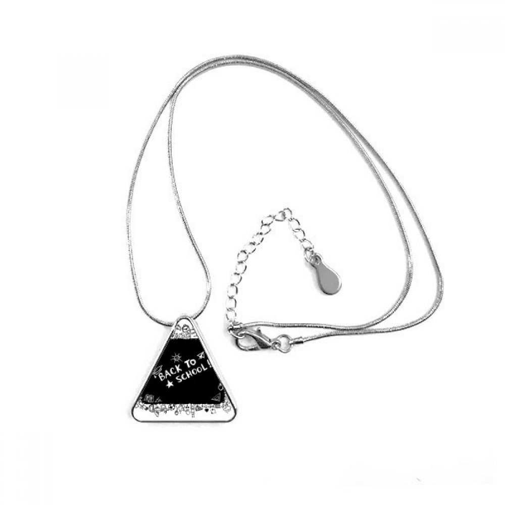 Collier pendentif triangle graffiti tableau noir pour un style unique