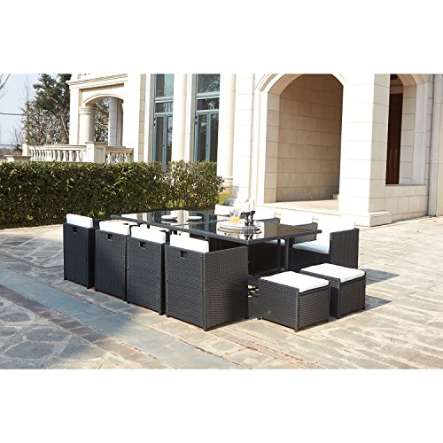 CONCEPT USINE | Salon de Jardin Encastrable Résine Tressée 12 Personnes | Miami Noir Coussins Blanc | Table Plateau de Verre Amovible + 8 Fauteuils + 4 poufs | Coussins Déhoussables | Résiste à l'eau