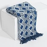 Photo Gallery coperta stampata a mano in 100% cotone, con stampa a blocchi di fango, copridivano e bohémien, coperta decorativa per soggiorno e camera da letto (design blu indaco 1, 120 x 170 cm) Photo Gallery coperta stampata a mano in 100% cotone, con stampa a blocchi di fango, copridivano e bohémien, coperta decorativa per soggiorno e camera da letto (design blu indaco 1, 120 x 170 cm)