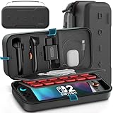 RANGEMENT SPACIEUX POUR ACCESSOIRES SWITCH 2 – L’étui de transport Switch 2 offre une capacité étendue pour vos déplacements : ses logements personnalisés accueillent solidement les Joy-Con gauche/droit et l’adaptateur secteur ; le compartiment en filet intérieur stocke vos accessoires (câble HDMI, sangles Joy-Con, écouteurs, câble Type-C, etc.) ; son design amélioré peut contenir jusqu’à 26 cartouches de jeu, permettant de ranger toutes vos jeux en excès.