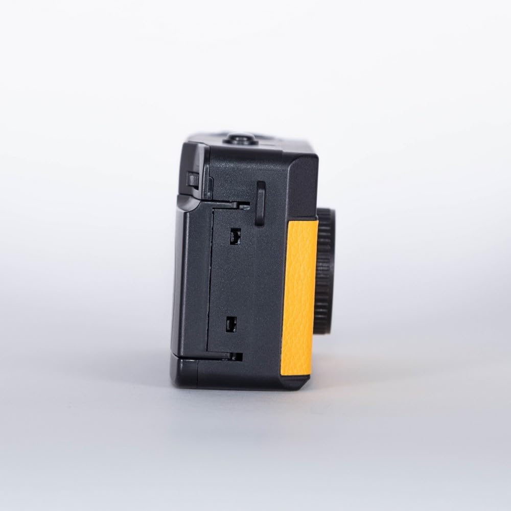 KODAK Pack F9 argento + pellicola 400 ASA – Fotocamera ricaricabile 35 mm giallo, obiettivo grandangolare fisso, mirino ottico, flash integrato + pellicola APX 00, 36 posizioni