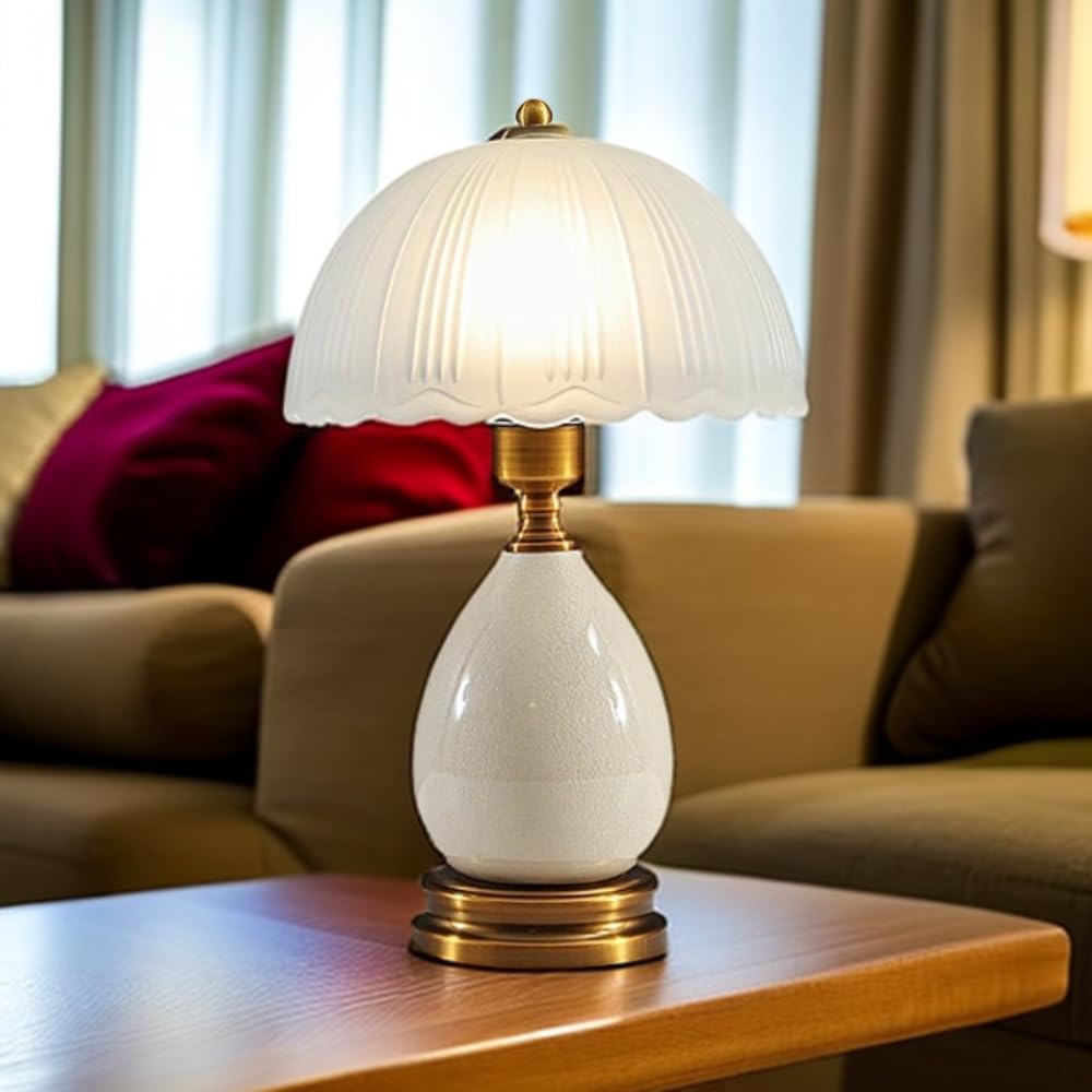 XINYASEE Vintage-Keramik-Tischlampe, weiße Craquelé-Glasur mit Messingfuß, mattierter Glas-Pilzschirm, elegante Nachttischlampe für Schlafzimmer, Wohnzimmer, Büro, Landhausdekor (Weiß)