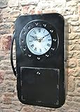 Komplett aus Metall gefertigt, funktionsfähige Uhr, auf der Rückseite befinden sich zwei Metall Wandaufhänger.