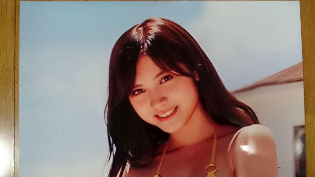 Amazon.co.jp: 貴重品 桃月なしこ 黄色ビキニ 等身大ポスター : おもちゃ