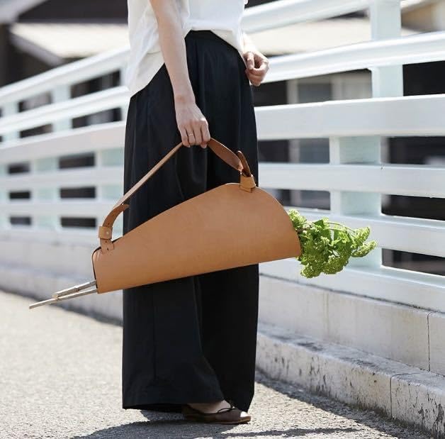 レザーショルダーバッグ フラワーエンブレム付き レザーショルダーバッグ フラワーエンブレム付き 楽天市場】ショルダー