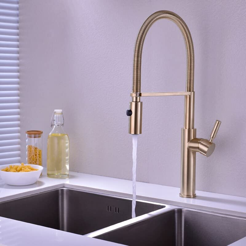 Robinet de cuisine pour évier moderne avec tête de pulvérisation rotative or