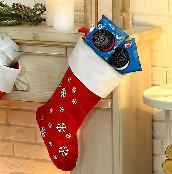 Miniatura 4 de Oreo Holiday Winter Treats Cookie  Golosinas de sándwich de chocolate de doble relleno y aperitivo de crema de color rojo y bolsa de golosinas