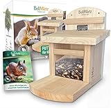 scoiattoli castori e marmotte 🐿️ 𝐅𝐄𝐋𝐈𝐂𝐈 𝐒𝐐𝐔𝐈𝐑𝐑𝐋𝐈 - Grazie all'ingombro maggiore della mangiatoia per scoiattoli, le nocciole possono essere afferrate particolarmente bene. Inoltre, non si spaventano quando il tetto è chiuso grazie al feltro attaccato al tetto. Questo promette il ritorno degli scoiattoli!