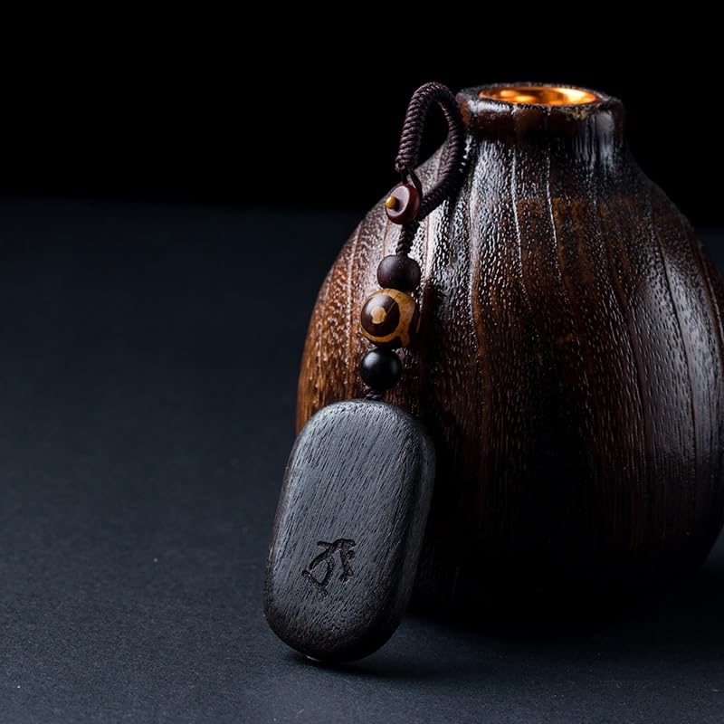 Llaveros para Hombre Colgante de llavero de coche de madera con el significado de paz y seguridad, colgante de mochila de regalo retro for hombres y mujeres, adornos de llavero Llavero Coche