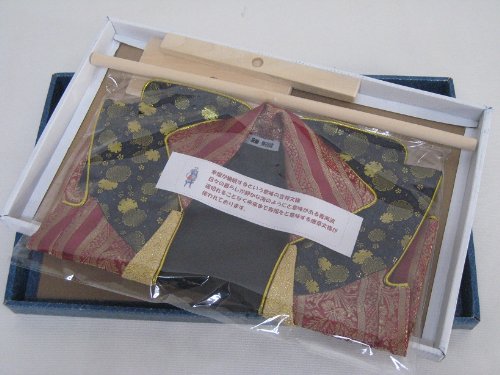 五月人形　兜飾り　羽織り　ハチマキ　説明書 Amazon | 五月陣羽織No.6 兜 鉢巻付 五月人形 祝い着 祝着 鎧