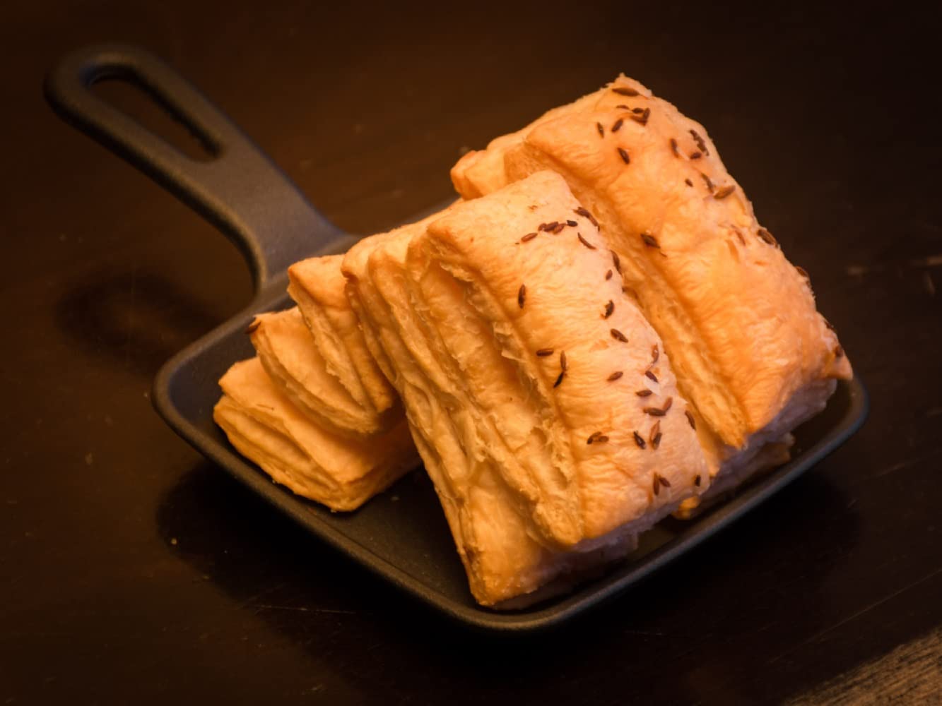 Ghotaram Mouth-Watering Bake lawa Plain Khari Puff Sada Batti/Crunchy Plain Puff Snack|Breakfast snack|khari batti Khari Puff - Flaky & Crispy, Teatime Snack-200g(200g*1Pac)