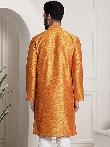 Image of SOJANYA Men's Silk Blend Kurta with Paisley Design