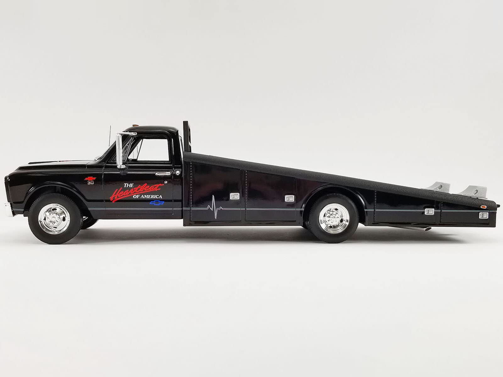 No227ミニカー1/18 CHEVROLET C-30 RAMP TRUCK Amazon.com: 1967 Chevy C-30 Ramp Truck Black Limited Edition