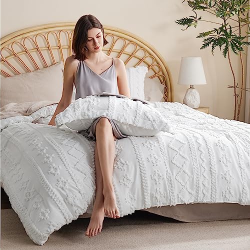 Bedsure Tufted Boho Comforter Set King Size - Bright White Boho Bed Set, GentleSoft™ 3 Pieces Farmhouse Shabby Chic Embroidery Bedding, Gifts for Woman, Soft Jacquard King Comforter for All Seasons