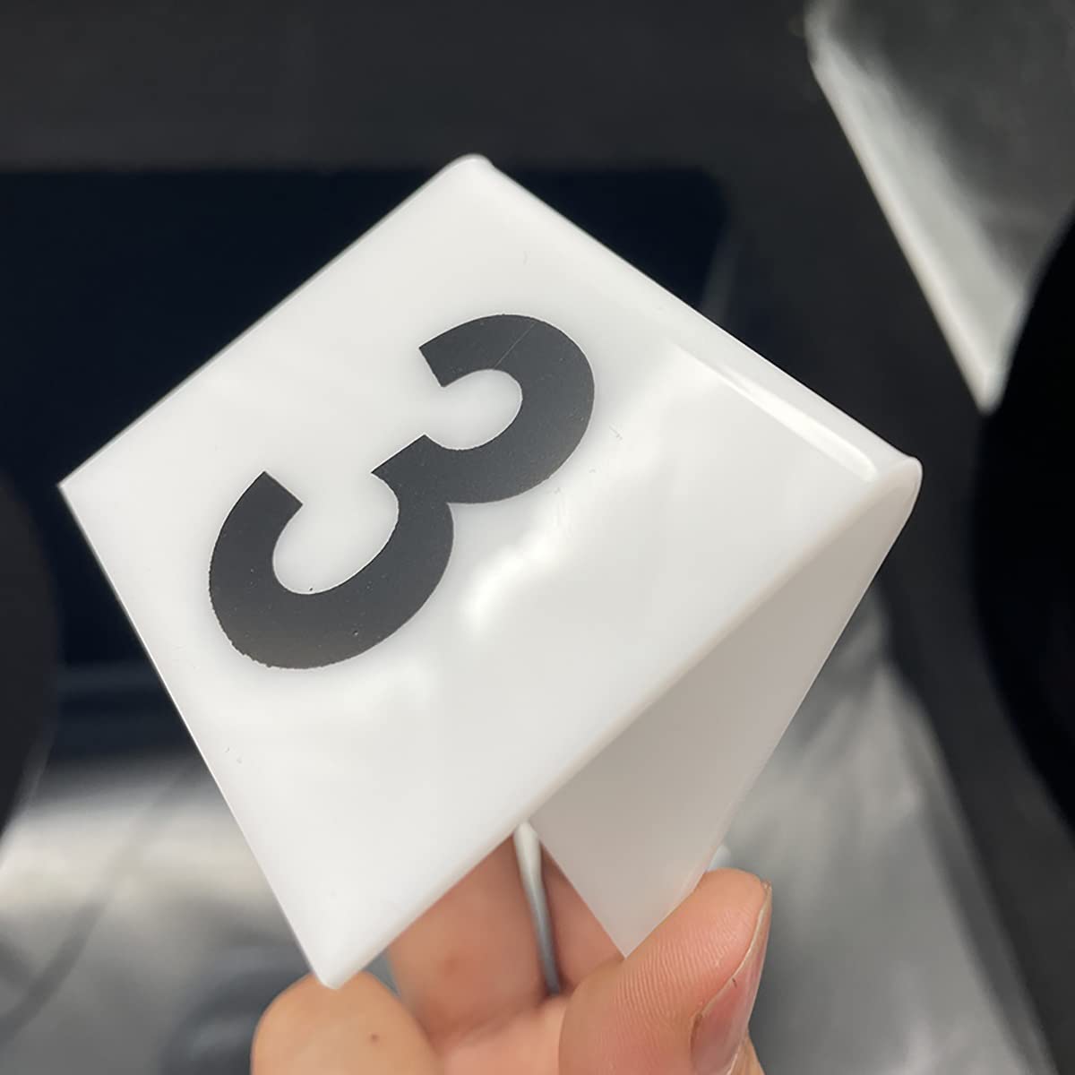 Tarjetas de acrílico para Colocar números de Mesa (1-30/60, 63 x 55 mm), Etiquetas de Doble Cara para Colocar Asientos de Mesa, letreros Flexibles para restaurantes (1 a 60, Blanco)