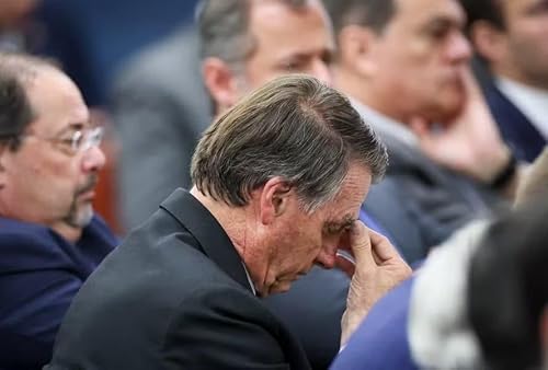 『Projeto de anistia esbarra no Senado, Supremo e na população, avalia cientista política』のカバーアート