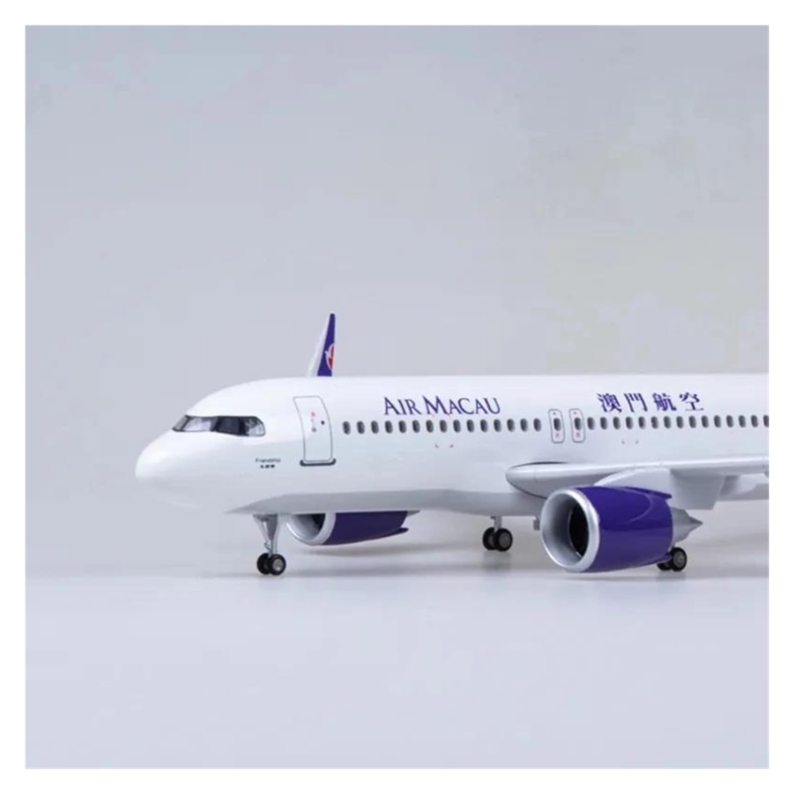 Odlewane zabawki samolotowe skala 47CM modele samolotów dla A320 NEO Macau samolot LED Light i koło podwozie zebrany model samolotu W do zbierania i wyświetlania (z lampą)