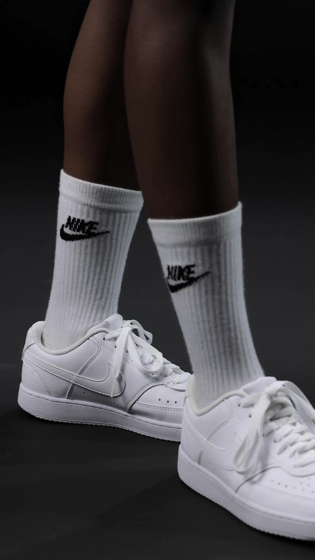 シューズ(女性用) NIKEWDUNKLOWVDAYWHITE Amazon.com | Nike Women's Court Vision Low Next Nature Shoes