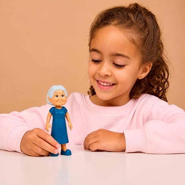 Foto 3 de 8 de Miniland Familia de Piel Morena - Set de 8 Figuras para Juego Simbólico, Muñecos Inclusivos para Casa…