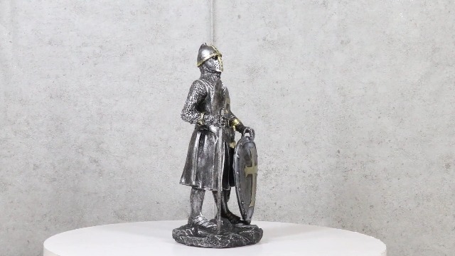 Figura medieval de caballero cruzado con hacha y escudo 7 pulgadas miniatura 7