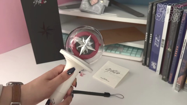 Amazon.com: COSYPOSY Stray-Kids Official LightStick Version 2 + 1