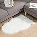 Ruedong Faux Fur Fell Teppich Weiß 40x60 cm, Longhair Flauschiger Schaffell Teppich Lammfell Wohnzimmer Weicher Deko Maschinenwaschbar für Schlafzimmer Stühle Sofa