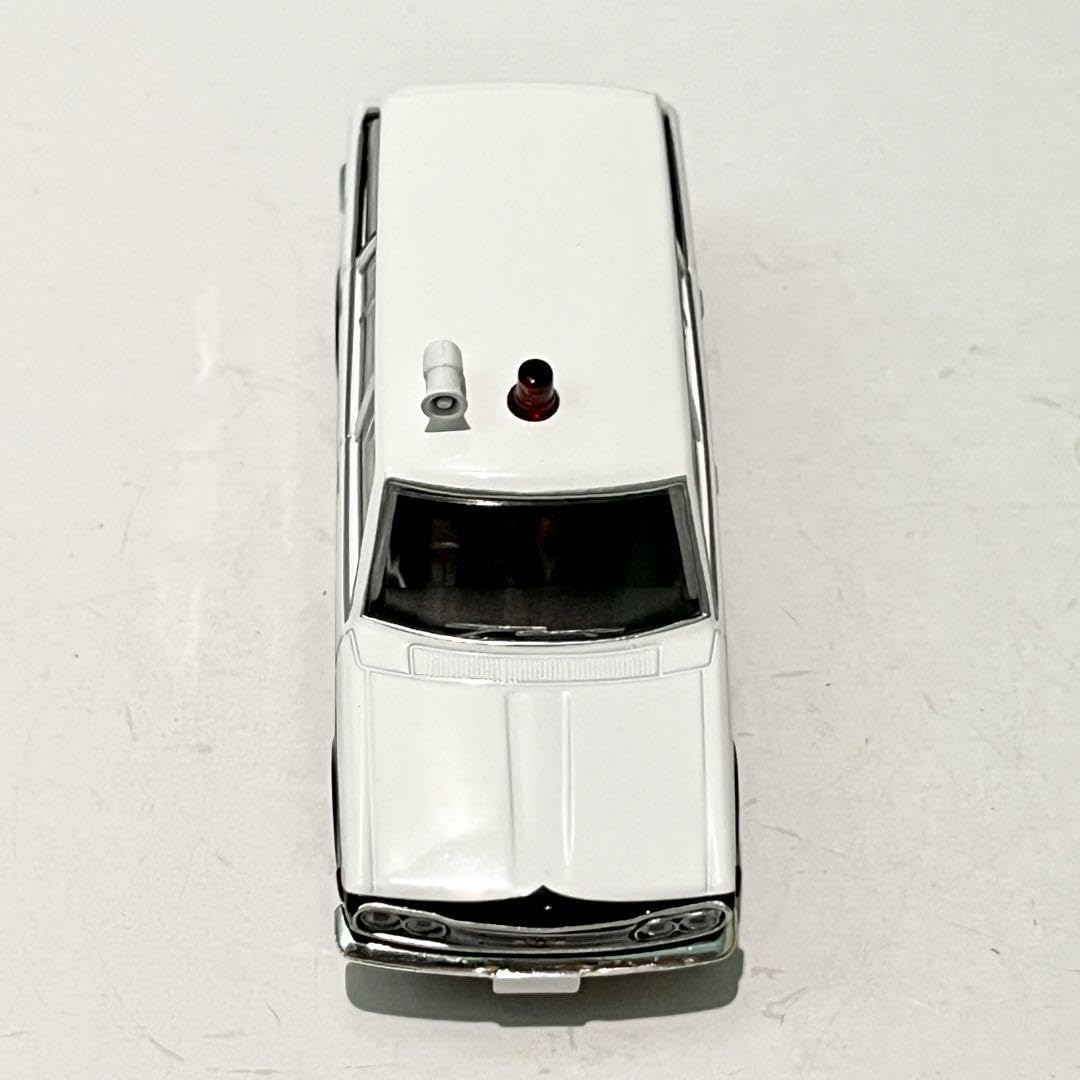 Amazon.co.jp: トミカリミテッドヴィンテージ ダットサン ブルーバード