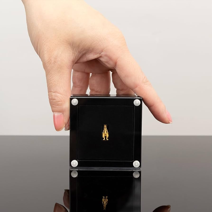 バルタン星人 純金ミニフィギュア 限定300体 バルタン星人」「ゼットン」純金フィギュアが世界300体限定で