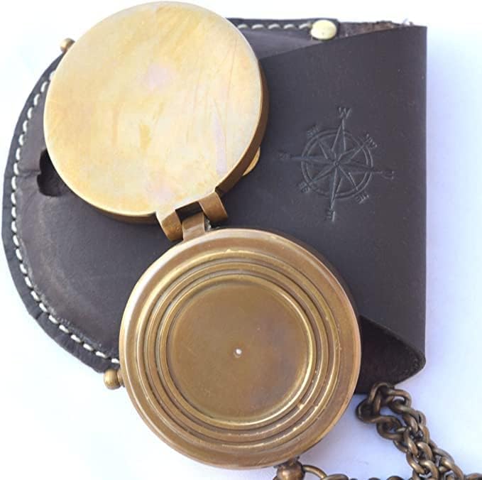 Brújula de latón con grabado de cita de Thoreau y estuche de cuero estampado miniatura 3
