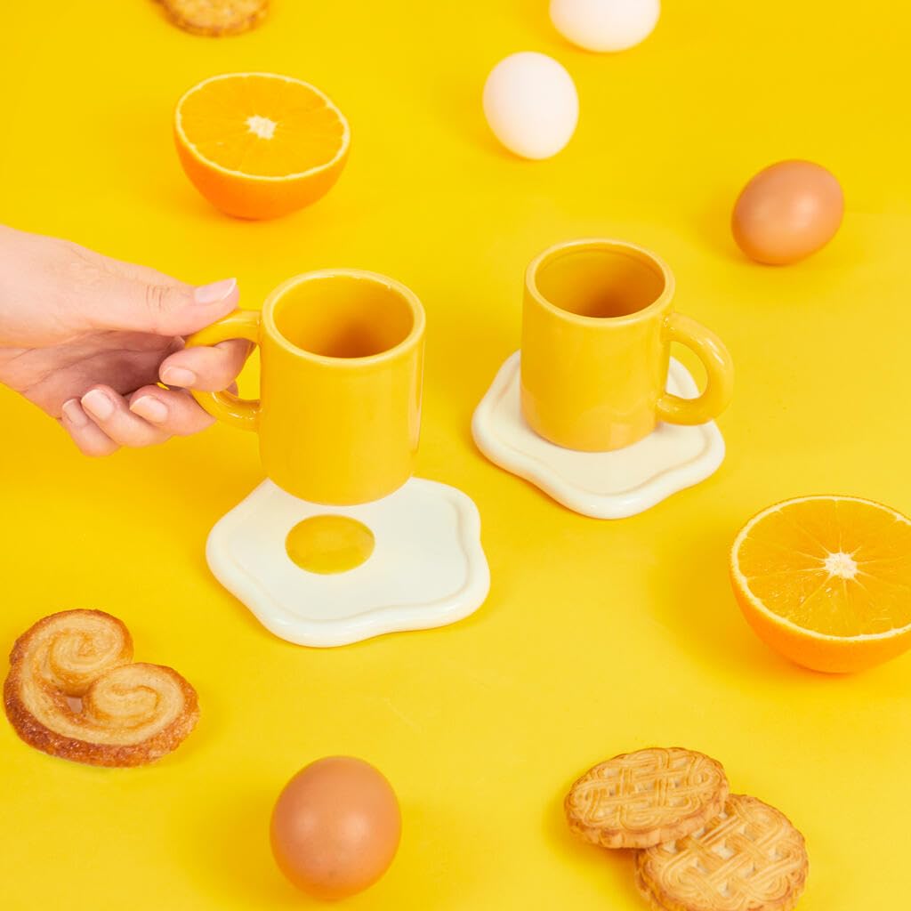 Balvi Set tazzine da cafè Sunny Side Up Due tazze con piattini a forma di uovo fritto Ceramica