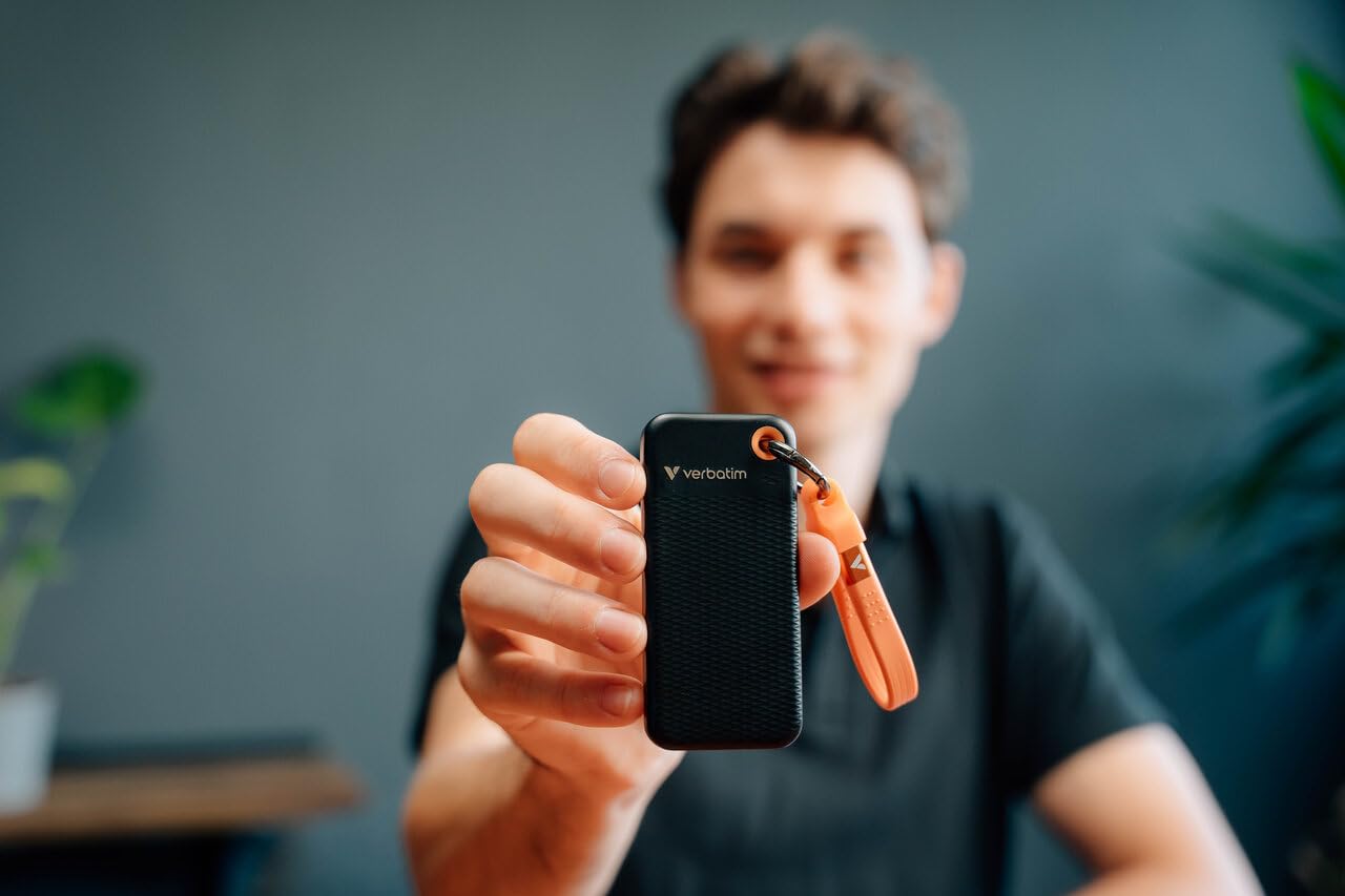 Verbatim Pocket SSD 256 GB, SSD esterno USB 3.2 Gen 2, fino a 1000 MB/s di lettura e scrittura, disco rigido portatile per PC, Mac e console, nero/arancione